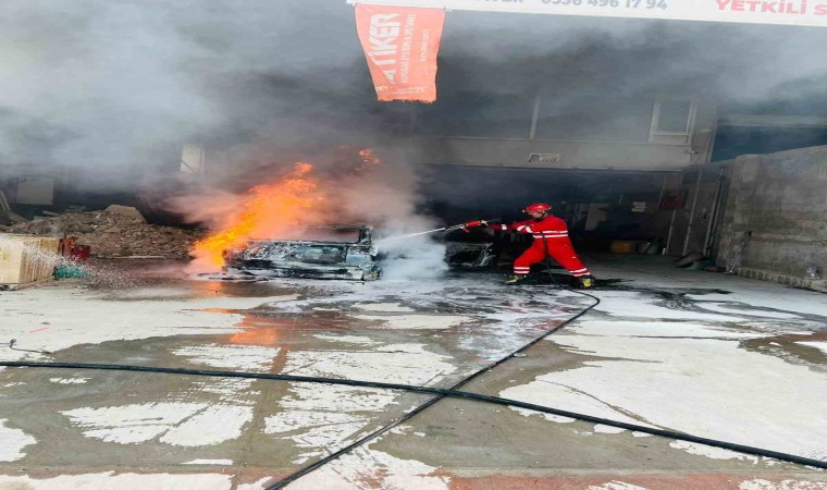 Tamirhanede bakımı yapılan otomobil alevlere teslim oldu