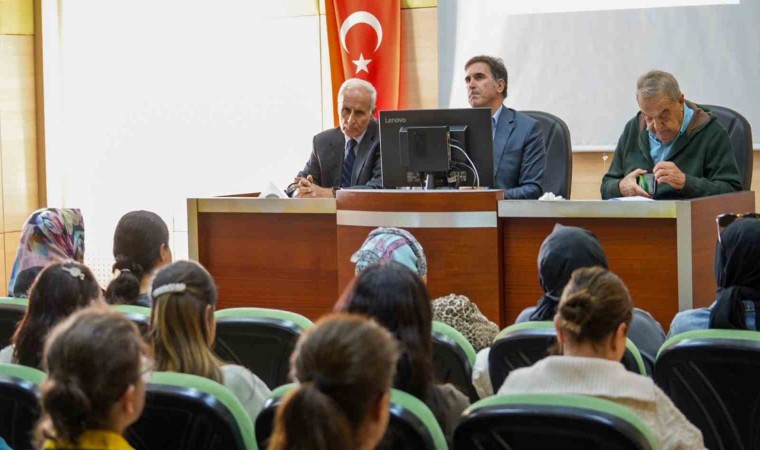 Tarsusta İpek Böcekçiliği Yetiştiriciliği semineri düzenlendi