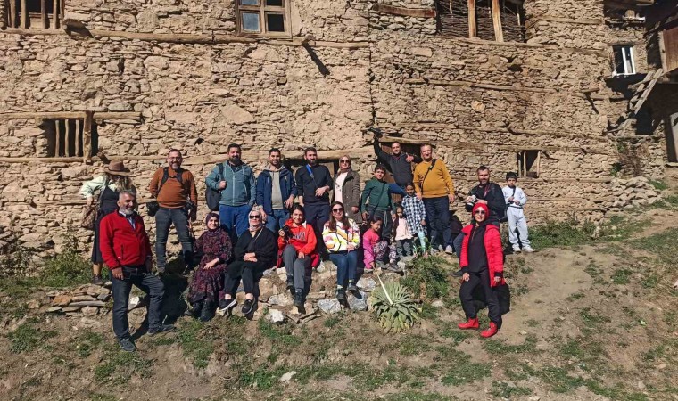 Taş evlerden oluşan Hizanın köyleri fotoğraf tutkunlarını ağırlıyor