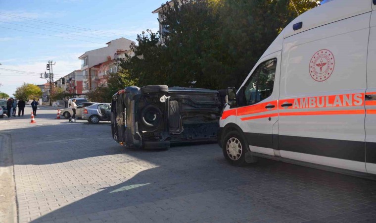 Tavşanlıda trafik kazası: Takla atan araçta burnu bile kanamadı