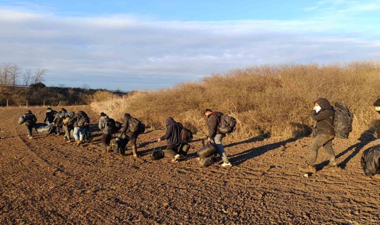 Tekirdağda 12 kaçak göçmen, 1 organizatör yakalandı