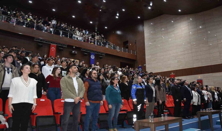 Tekirdağda üniversitelilere kadına yönelik şiddetle mücadele eğitimi verildi