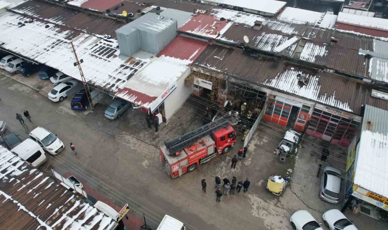 Tokatta kaportacı dükkanında korkutan yangın