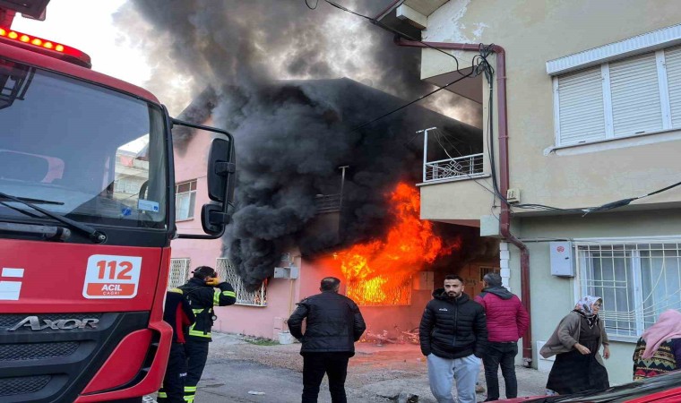 Tokatta yangında evde uyuyan baba ve 3 yaşındaki oğlu dumandan etkilendi