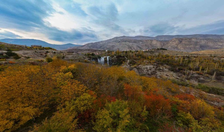 Tortum Şelalesinde güz ile gelen güzellik