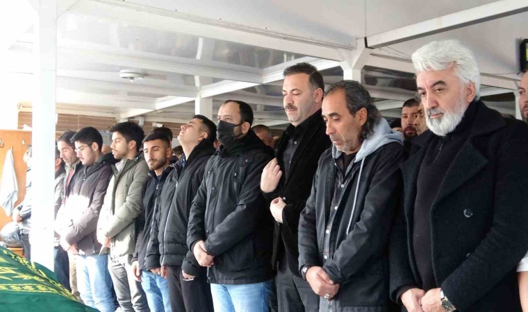 Trafik kazasında hayatını kaybeden 14 yaşındaki çocuk toprağa verildi