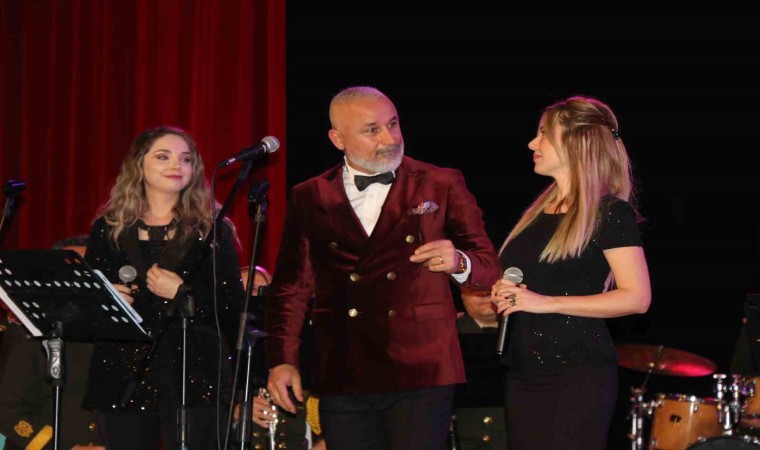 TSK Armoni Mızıkası Erzincanda konser verdi