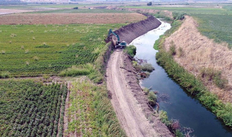 Uşakta dere yatakları taşkın riskine karşı temizlendi