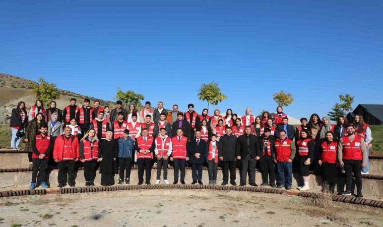 Vali Aydoğdu Kızılayın öğrencileriyle bir araya geldi