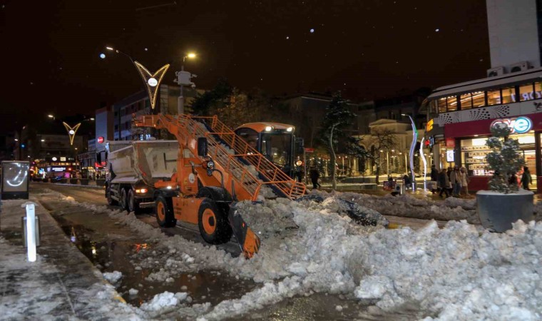 Vanda 24 yerleşim yerinin yolu ulaşıma kapandı