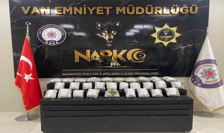 Vanda metruk binada 12 kilo 900 gram esrar ele geçirildi