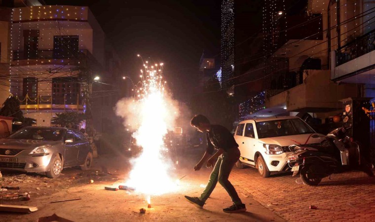 Yeni Delhi havai fişek gösterileriyle en kirli şehir oldu