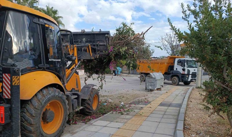 Yenişehir Belediyesi budama ve moloz atıklarını periyodik olarak topluyor