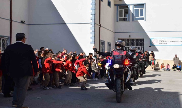 Yunus Timlerinden ilkokul öğrencilerine nefes kesen gösteri