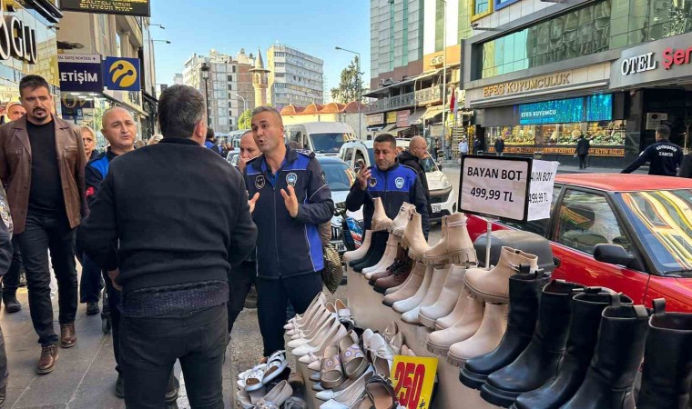 Adanada zabıta ekiplerinden kaldırım işgaline yönelik denetim