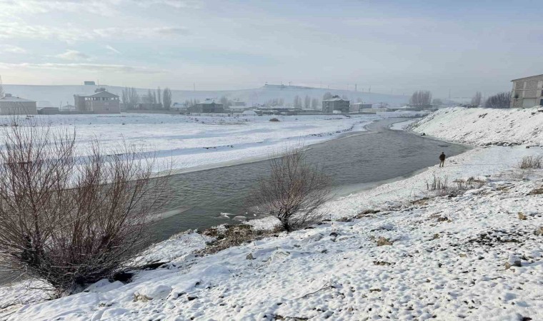 Ağrıda dondurucu soğuklar etkisini sürdürüyor