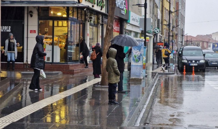 Aksarayda gece başlayan sağanak etkisini sürdürüyor