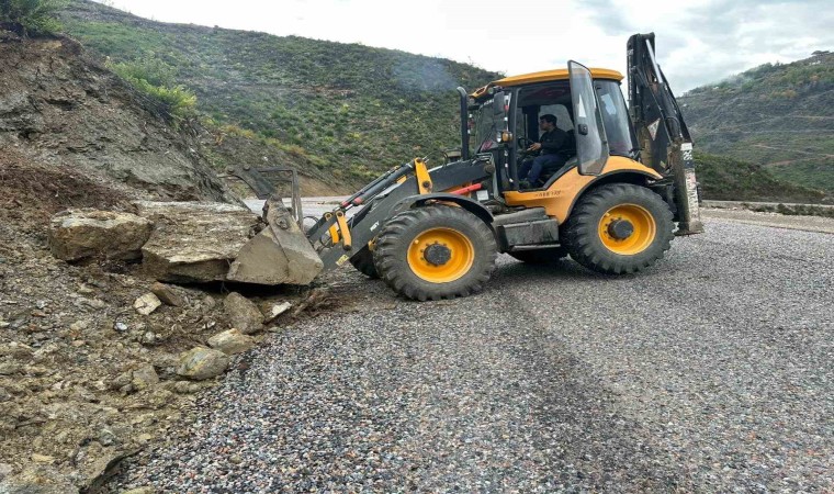 Alanyada yağıştan etkilenen mahalle yollarında bakım ve onarım