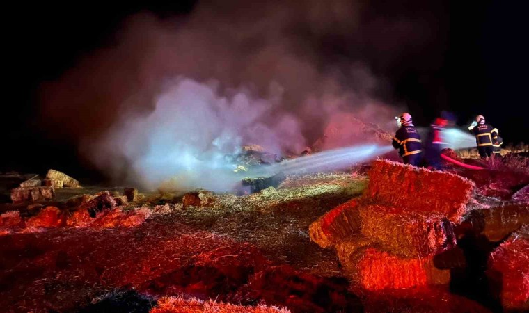 Alevlere teslim olan 500 saman balyası kül oldu