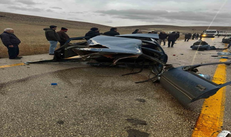 Ankarada servis aracı ile otomobil çarpıştı: 1 ölü, 1i ağır 10 yaralı