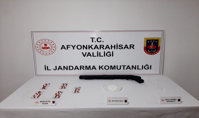 Ankaradan, Afyonkarahisara uyuşturucu getirenler yakalandı