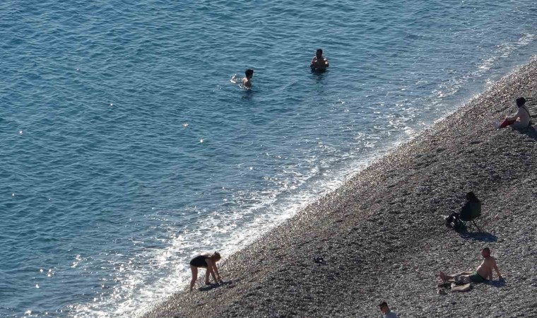 Antalyada aralık ayında yazdan kalma günler yaşanıyor