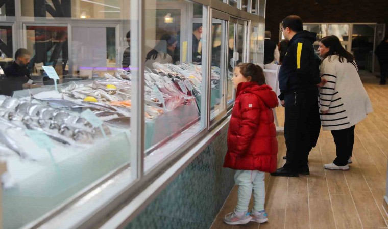 Antalyada taze balığın adresi Düden Balık Çarşısı