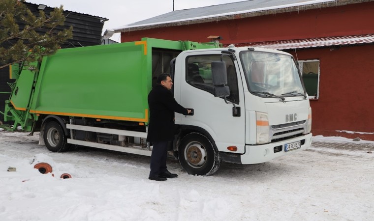 Ardahan Belediyesine yeni çöp kamyonu hibe edildi