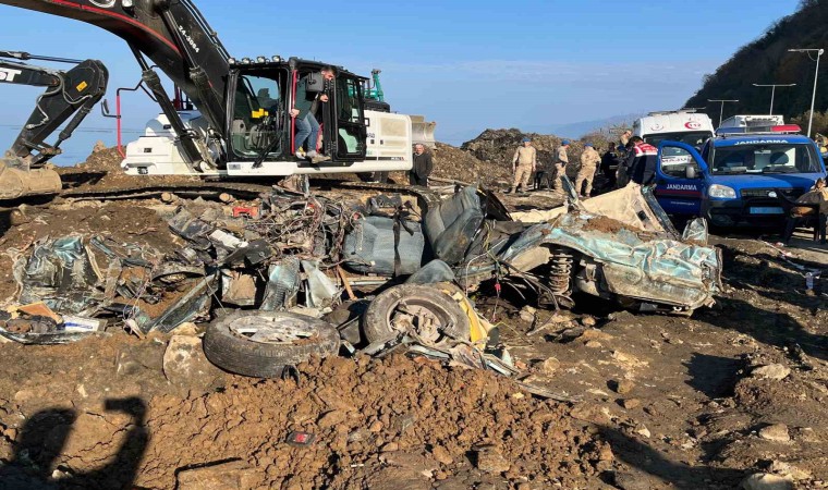 Artvin Valisi Turan Ergün: 4 kişinin cansız bedenine ulaştık; Cenazeleri çıkararak otopsi için hastanemize Arhavi Devlet Hastanesine gönderildi