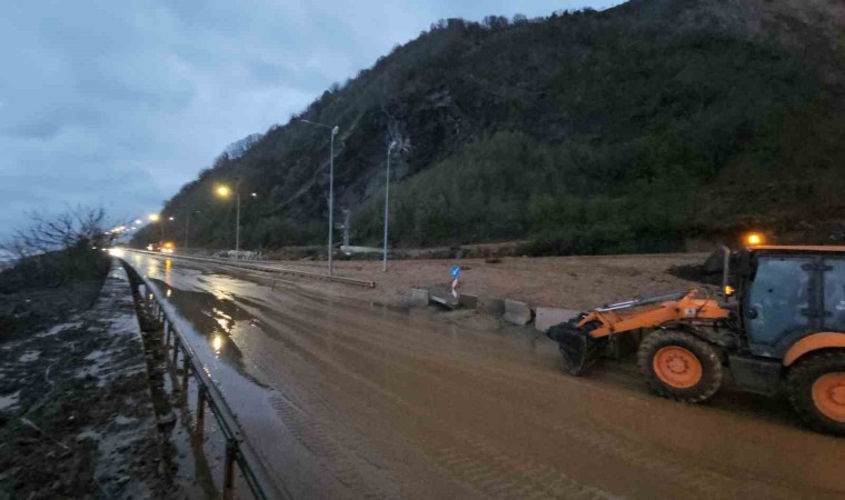 Artvinde heyelan bölgesi yağan yağmurla çamura döndü