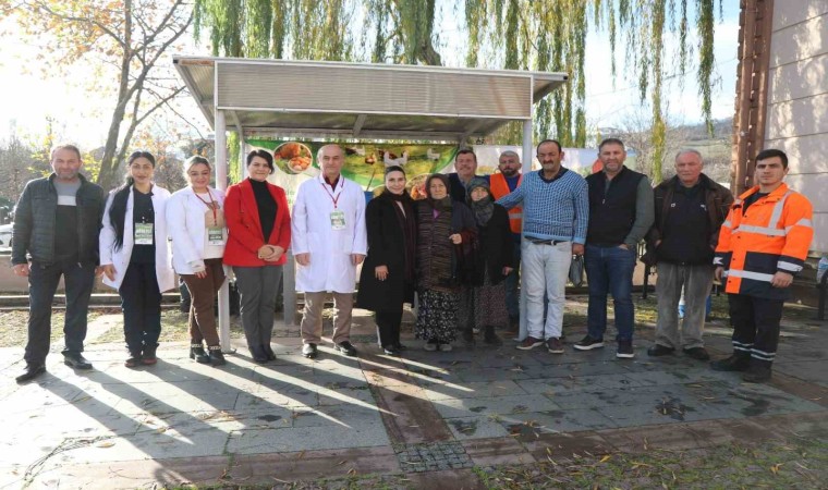 Atakumdan kümes hayvanlarına aşı uygulaması