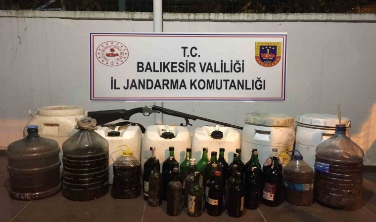 Balıkesirde yılbaşı öncesi sahte 310 litre sahte alkol ele geçirildi