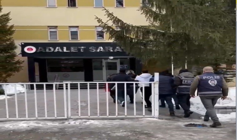 Bayburtta kaçak göçmenleri ülkeye sokan 4 organizatör yakalandı: 1 kişi tutuklandı