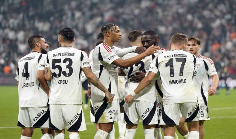 Beşiktaş, Süper Ligin ilk yarısında siyahla beyaz gibiydi