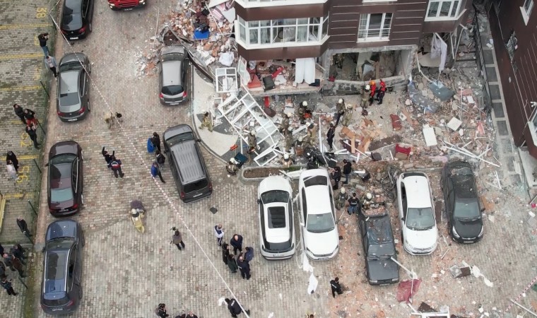 Beylikdüzünde 14 katlı bir binada patlama: 1 ölü, 3 yaralı