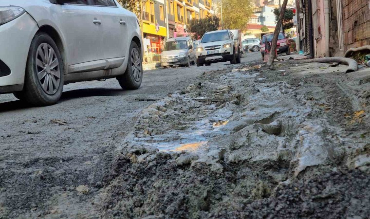 Beyoğlunda İSKİ ve İBBnin bitmek bilmeyen çalışması mahalleyi çamur içinde bıraktı