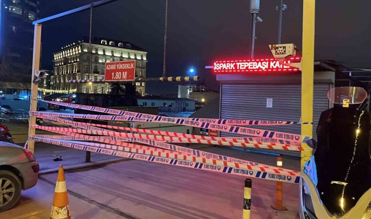 Beyoğlundaki İSPARKın kolonları çatladı, otopark boşaltıldı