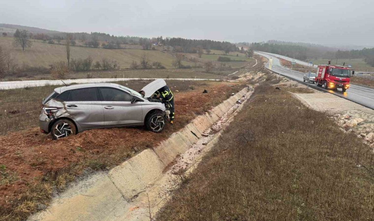 Bilecikte kontrolden çıkan araç tarlaya uçarken, 1 kişi yaralandı