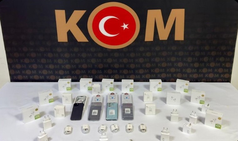 Bingölde kaçak telefonlar ve aksesuarları ele geçirildi