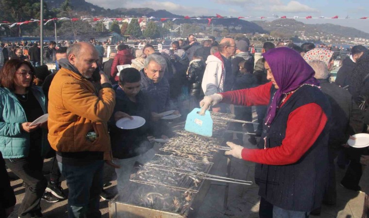 Binlerce vatandaş hamsi festivalinde buluştu: 10 ton hamsi tüketildi