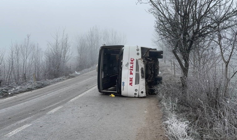 Boluda Akpiliçin işçi servisi devrildi: 9 yaralı