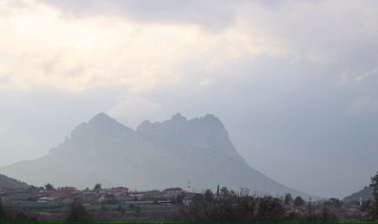 Bozaniç Dağında sis manzarası fotoğraflandı