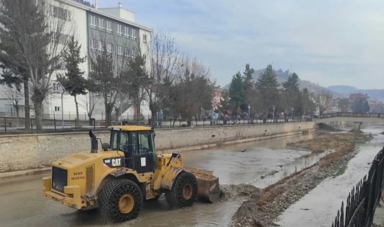 Bozkırda Çarşamba Çayında temizlik çalışması