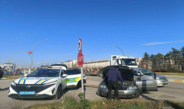 Bulgaristandan gelen ikiz plakalı araç Türk polisine takıldı: 2 gözaltı