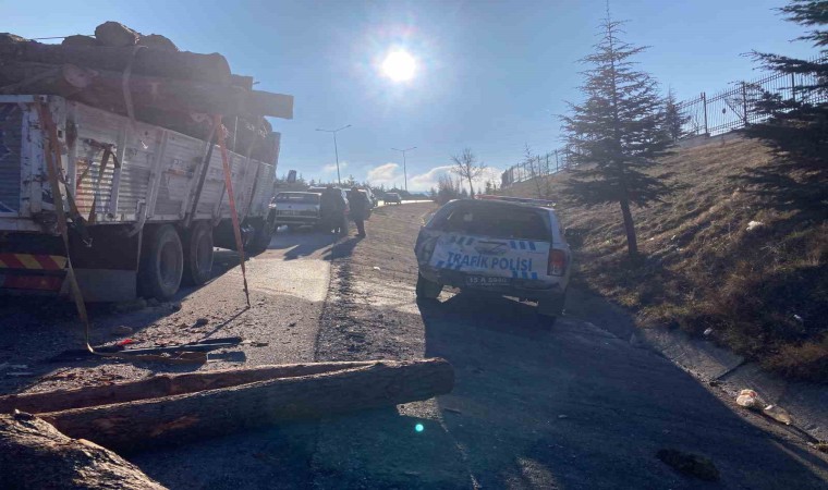 Burdurda zincirleme kaza: 1i polis 6 yaralı