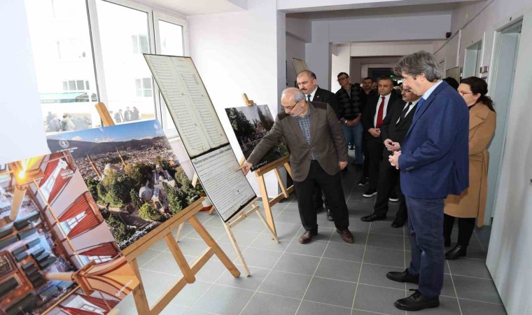 Bursa vakfiyeleri ve vakıf eserleri sergisi BUÜde açıldı