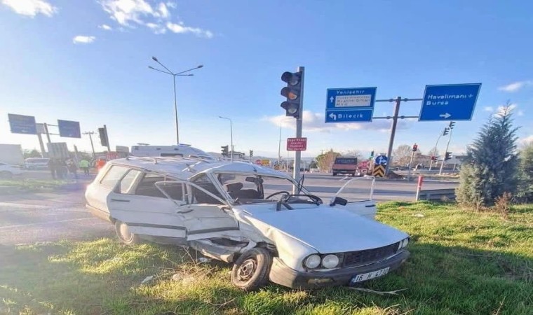 Bursada kırmızı ışık ihlali 1 kişinin öldüğü kaza anı kamerada