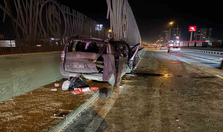 Bursada kontrolden çıkan otomobil bariyerlere ok gibi saplandı: 1 yaralı