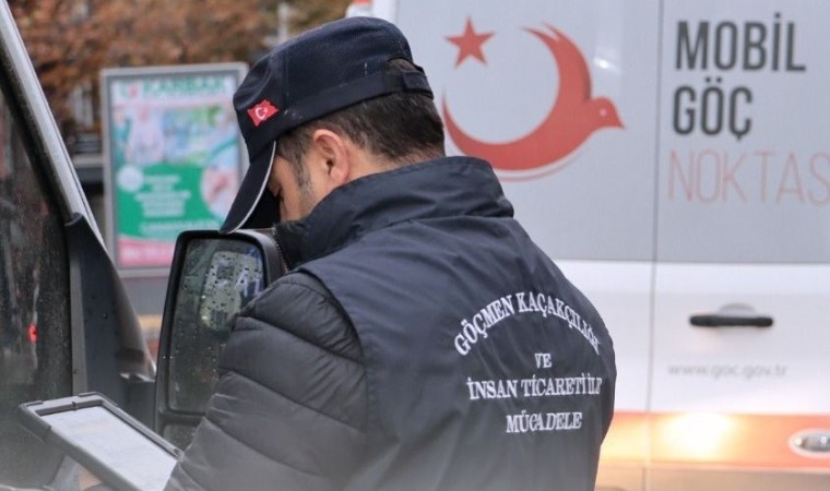 Çanakkalede huzur uygulamalarında 185 kişi ile 383 düzensiz göçmen ve 35 göçmen kaçakçılığı organizatörü yakalandı