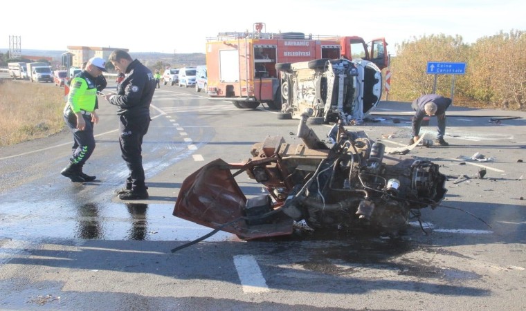 Çanakkalede traktörün ikiye bölündüğü trafik kazasında 2 kişi yaralandı